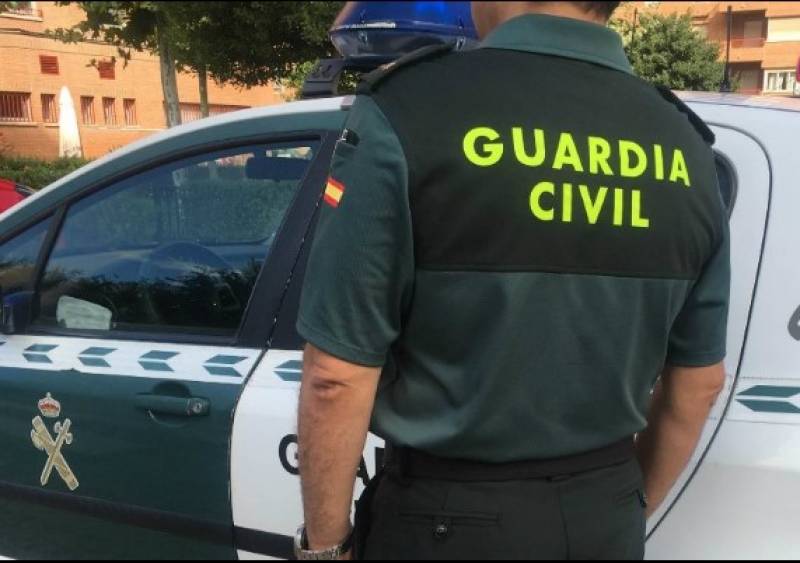 Armed gang poses as police to rob tourists in Estepona villa