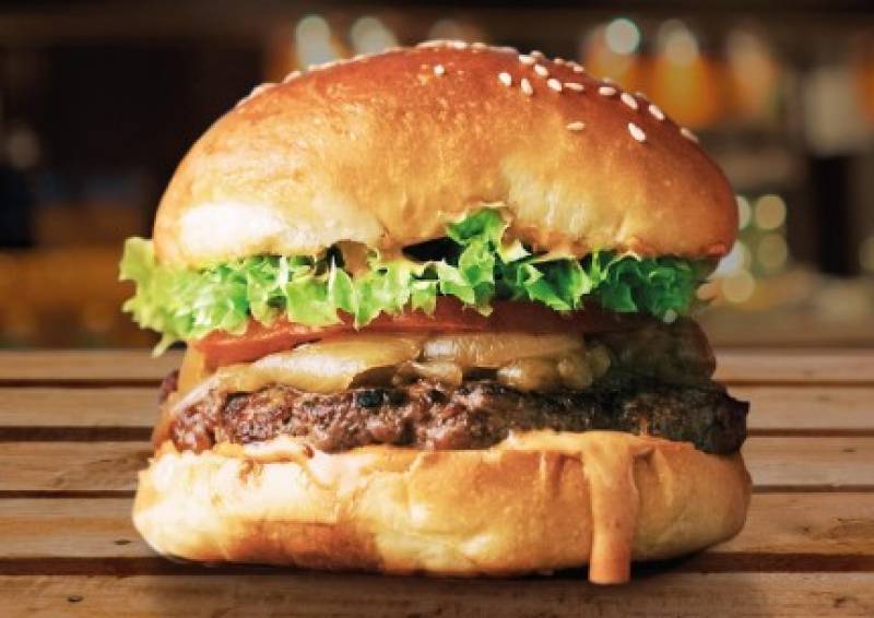Sept 25-Oct 13 The Champions Burger rolls into Cartagena with 14 top-notch burger spots