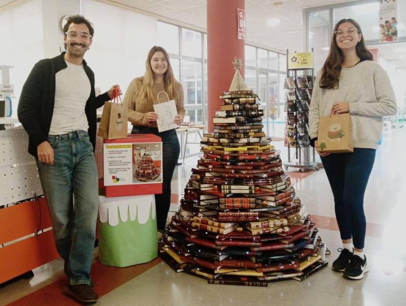 Snap a selfie at San Javier Library's Christmas Tree