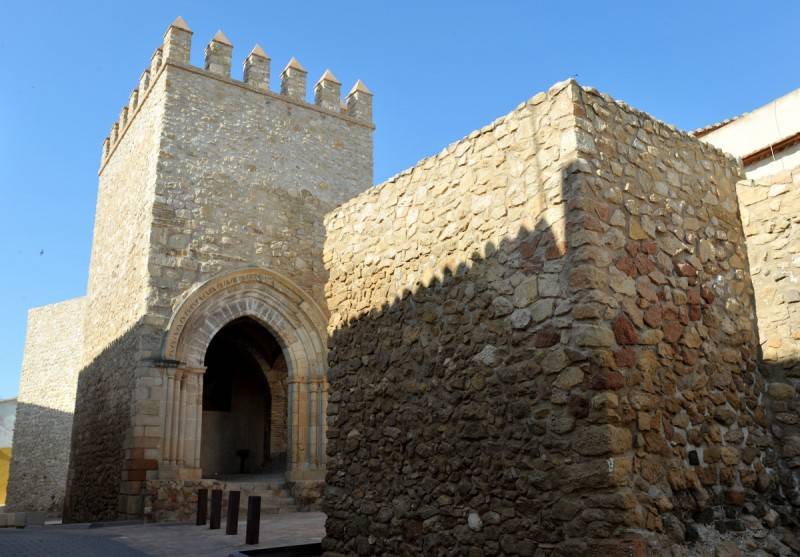 Lorca undertakes urgent repairs on the historic Porche de San Antonio city gate