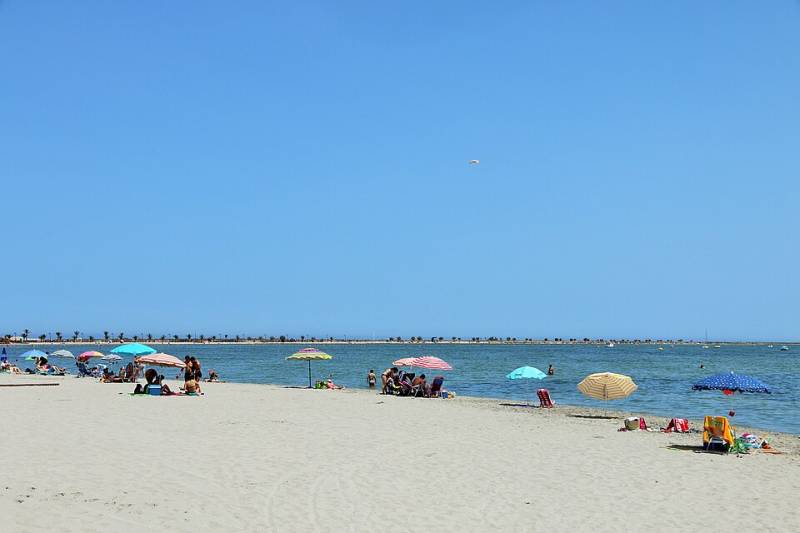 Police scramble to a packed La Manga beach after a 'suspicious package' washed up ashore