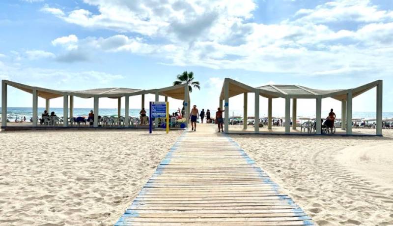 Three of only seven beaches worldwide to hold 40 years of Blue Flag status are right here in Alicante